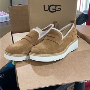 UGG (R) Atwater Spill Seam Wedge Loafer